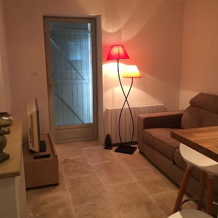 Appt 2 Pieces Dans Mas Provencal * Roquemaure (Gard)