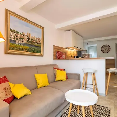 Appt 2 Pieces Dans Mas Provencal * Roquemaure (Gard)